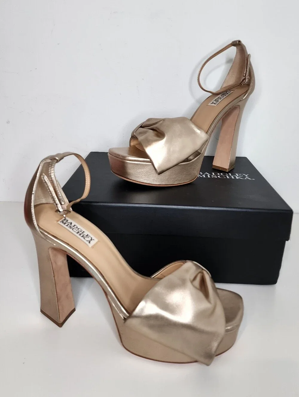 Badgley Mischka Alora Metallic Gold Bow Platform Sandals Size 9